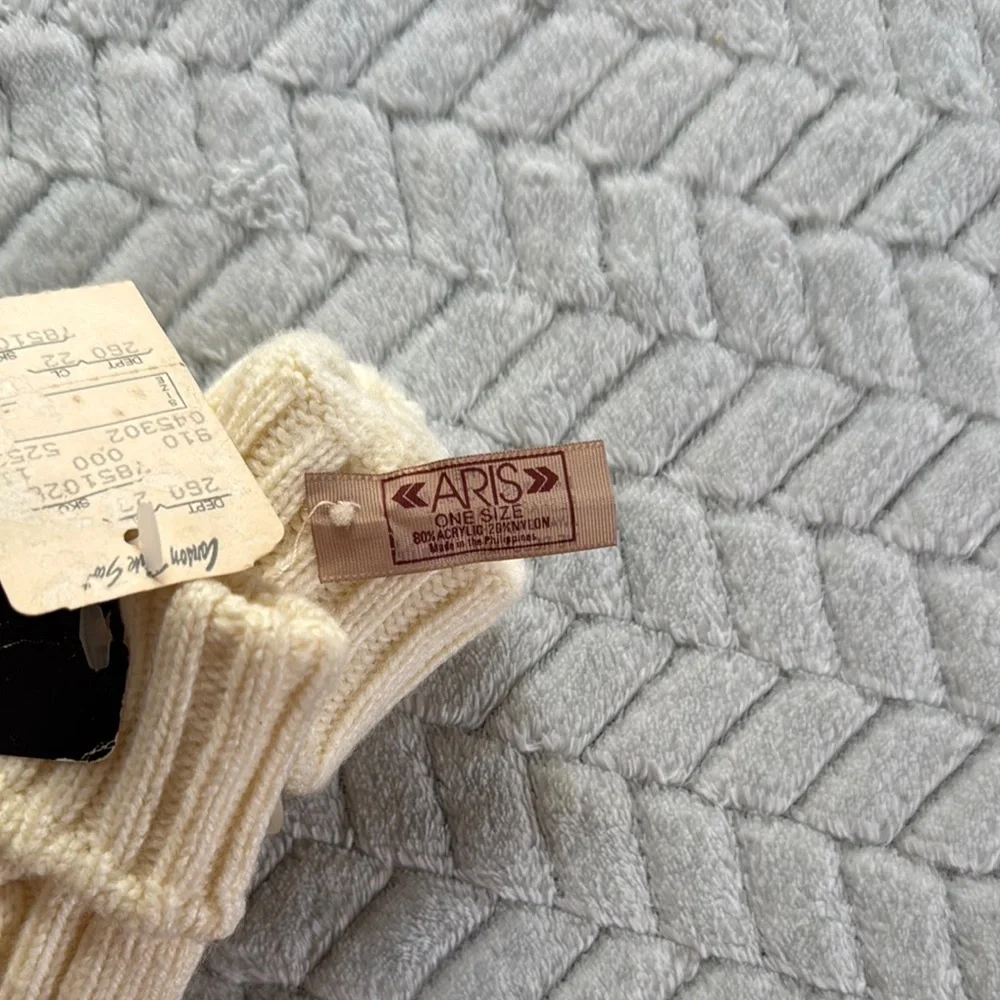 Vintage Aris Cream Knit Gloves